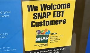 Trump amenaza con retener fondos del SNAP a estados demócratas por datos de inmigración