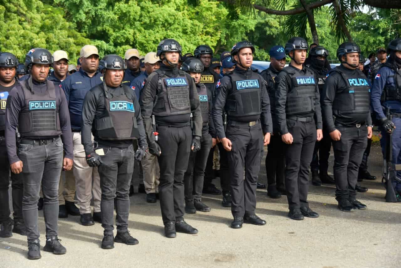 Agentes policiales desplegados. 