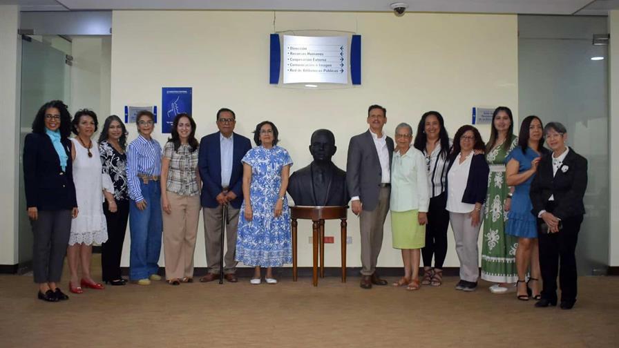 Lectura pública de Cuento de los dos Quijotes en la Biblioteca Nacional Pedro Henríquez Ureña