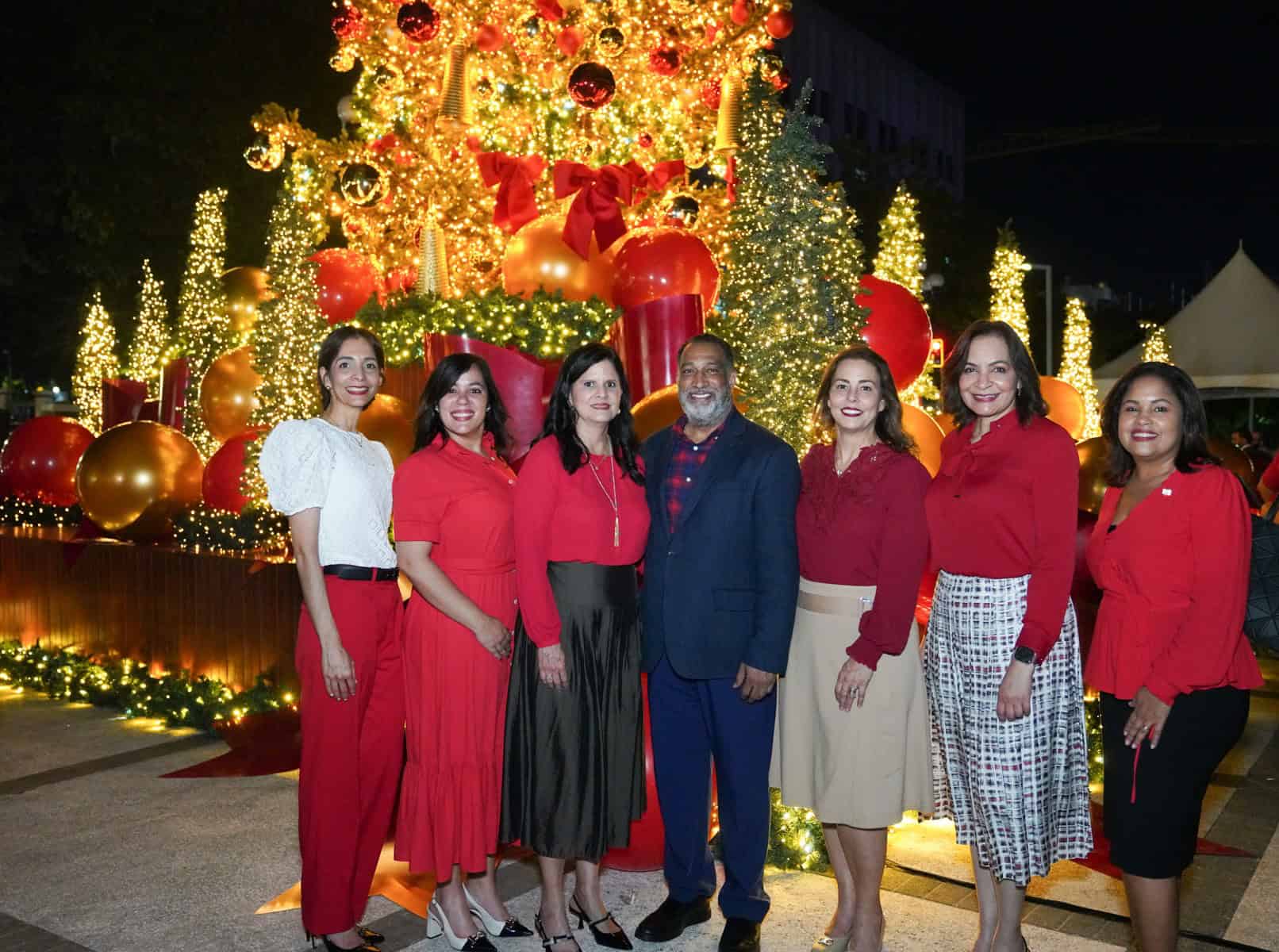 Madelin Jasmín González, Sonia Espino, Carolina Ramos, Frank Montaño, Sabrina Díaz, Olga Morel y Scarlet Vicente.