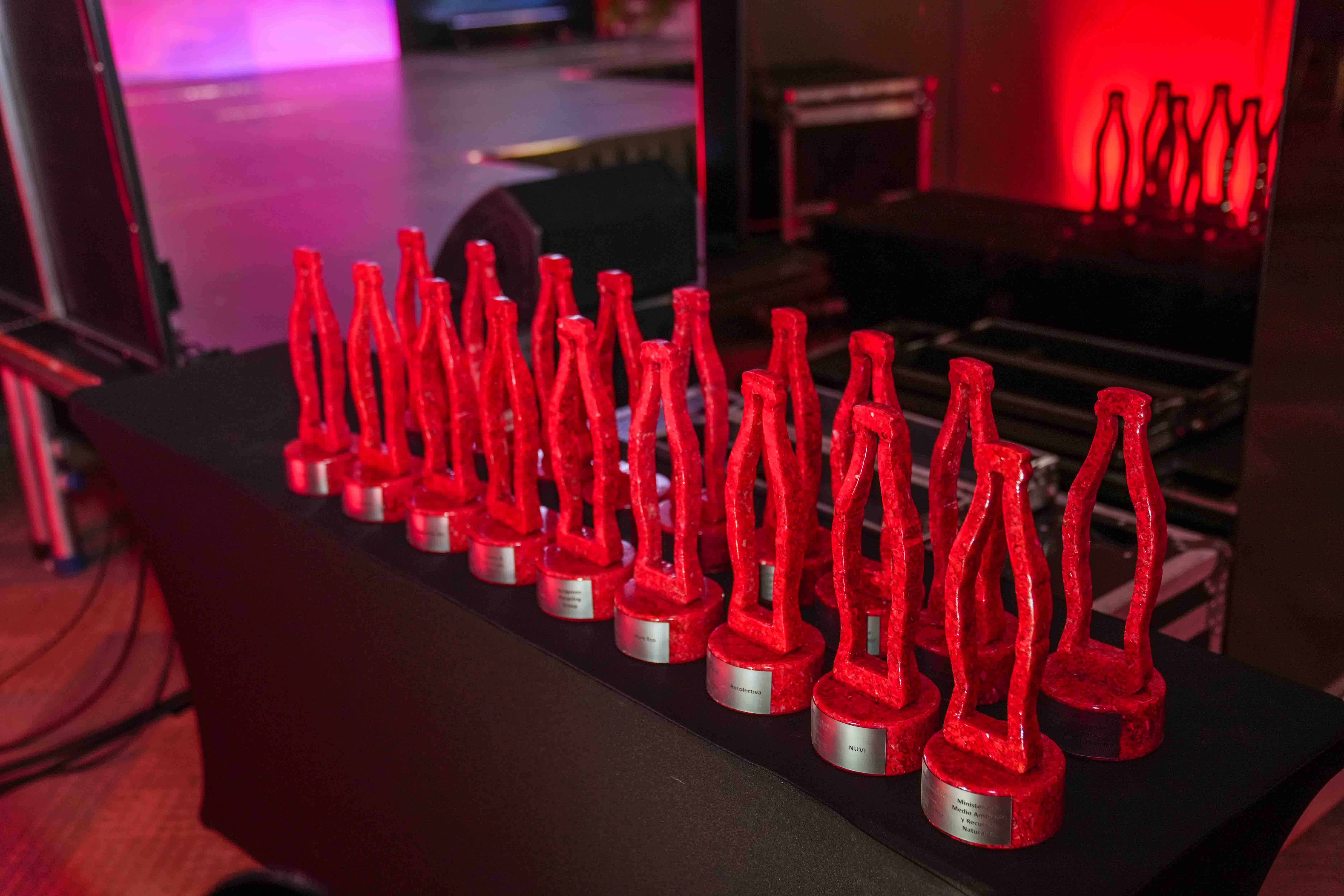 Ejecutivos de Sistema Coca-Cola clausuran la celebración de sus 80 años en el país.