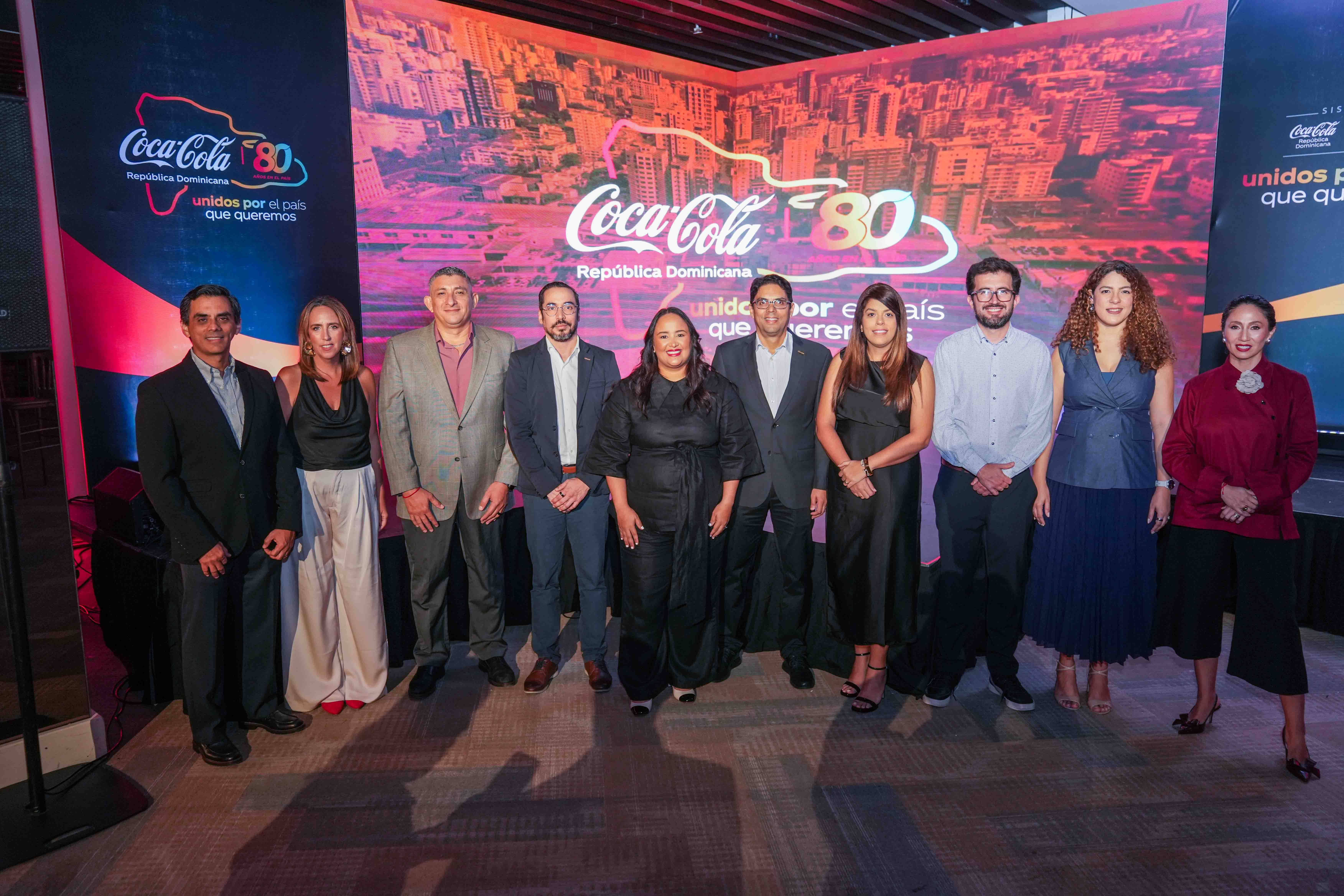 Ejecutivos de Sistema Coca-Cola clausuran la celebración de sus 80 años en el país.