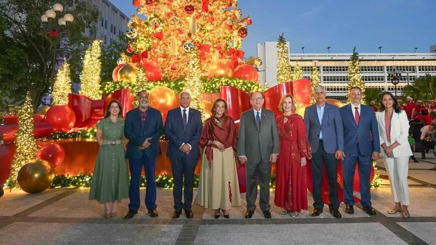Banco Central celebra su tradicional encendido del Belén y del árbol navideño Banco Central celebra su tradicional encendido del Belén y del árbol navideño