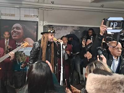 El merengue de Toño Rosario apodera Grand Central Terminal de NY