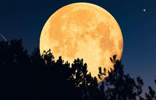 La última superluna del año brillará esta semana en el cielo nocturno