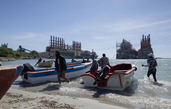 Las barcazas han cambiado para mal la historia de la gente en Los Negros de Azua