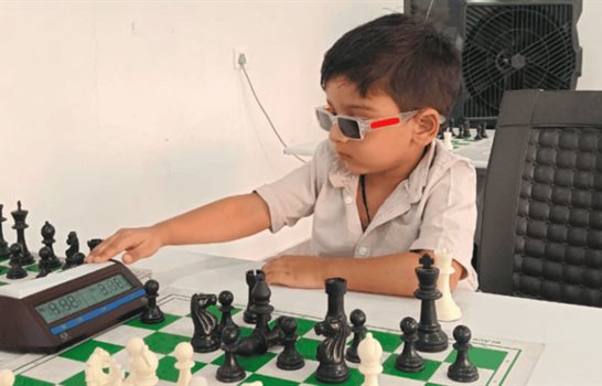 Un niño indio se clasifica en la FIDE de ajedrez con solo 3 años