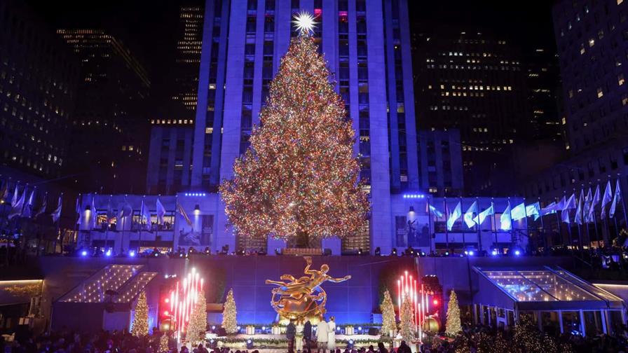 Nueva York ilumina famoso árbol Rockefeller Center con villancicos de Marc Anthony y Michael Bublé