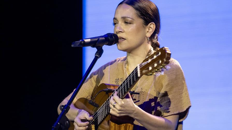 Rolling Stone sitúa discos de Lafourcade y Kevin Kaarl entre los tres grandes en español Rolling Stone sitúa discos de Lafourcade y Kevin Kaarl entre los tres grandes en español