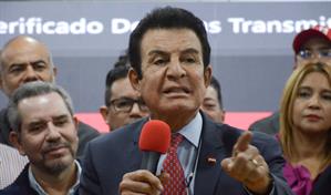 Conservador Salvador Nasralla denuncia cambio de datos en conteo de votos en Honduras