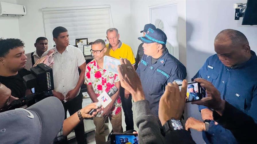 Tres vinculados al atentado contra alcalde de Navarrete se entregan a las autoridades Tres vinculados al atentado contra alcalde de Navarrete se entregan a las autoridades