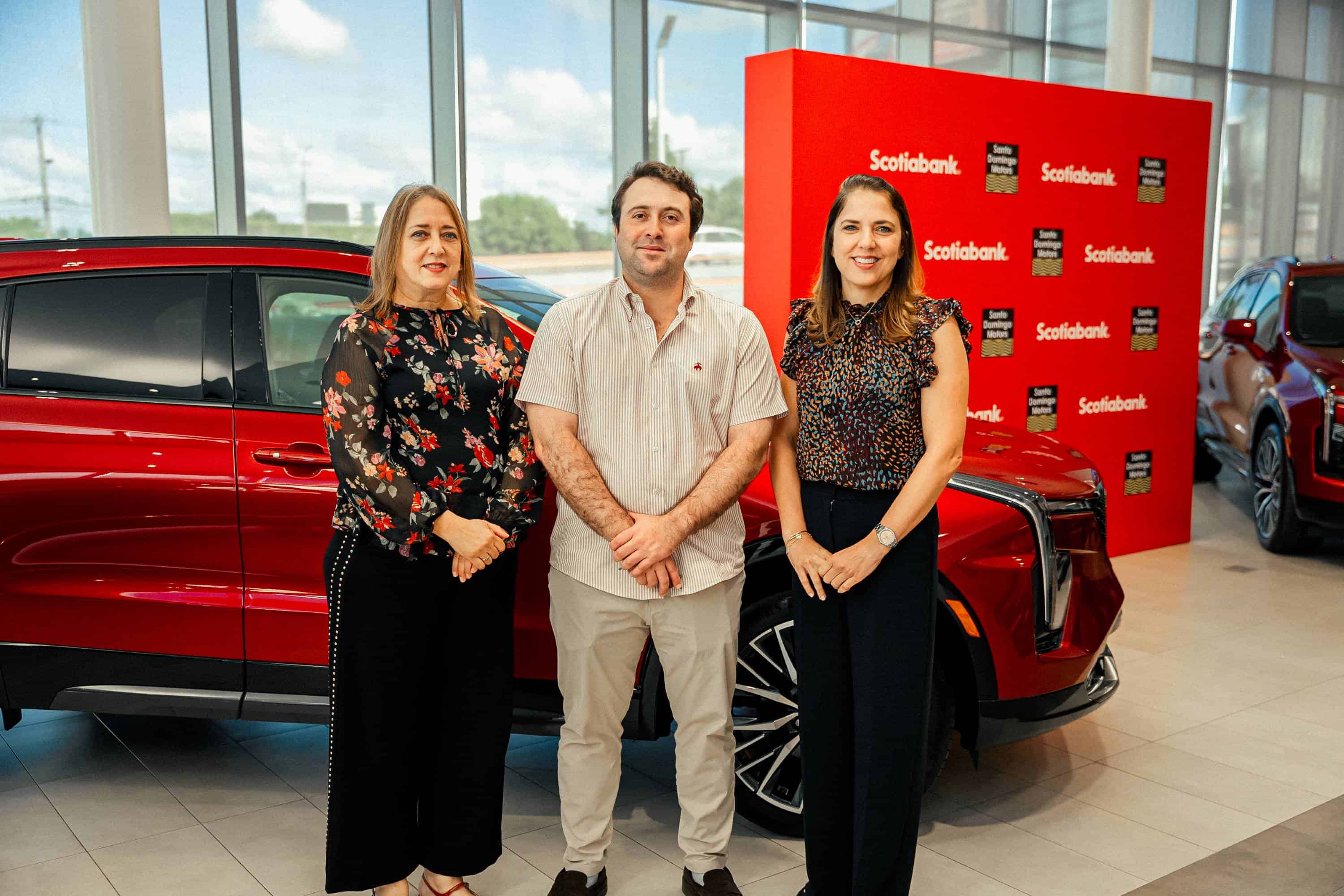 Vanessa Read, Luis Acra y Carmen Mejía.
