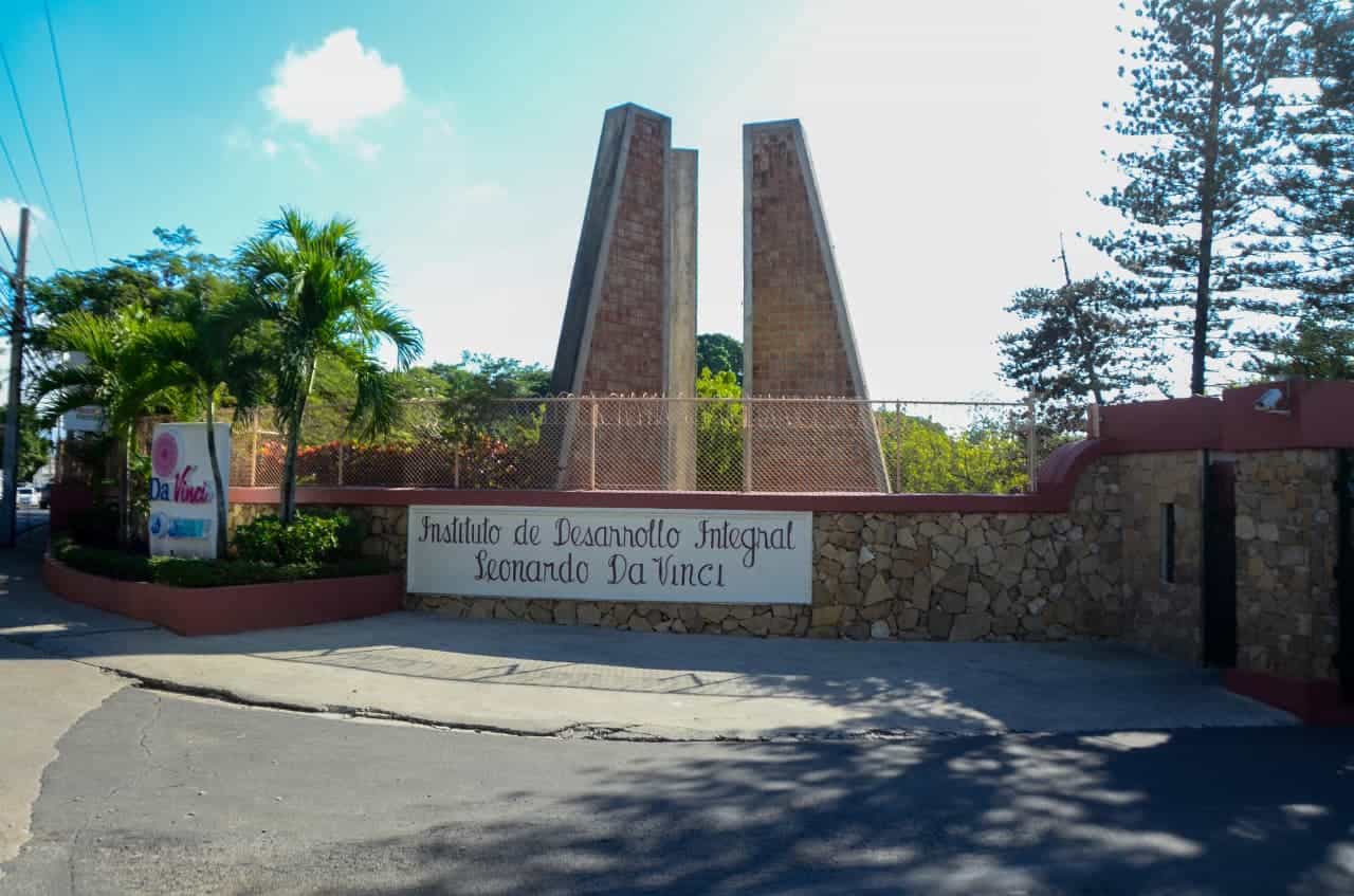 Fachada del Instituto Leonardo Da Vinci en Santiago.