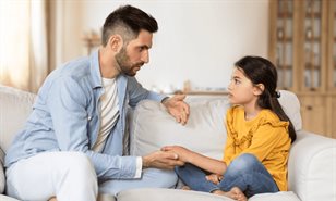 Quien desea hijos independientes, independientes debe criarlos