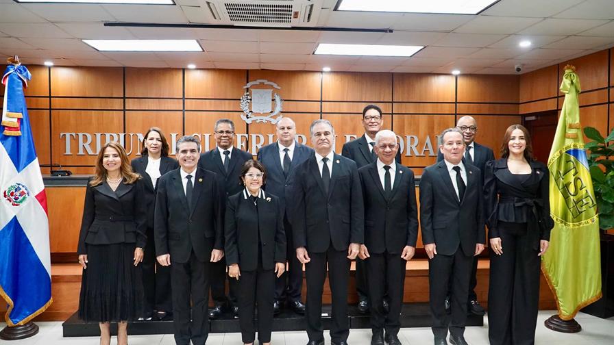Consejo Nacional de la Magistratura posesiona jueces del Tribunal Superior Electoral