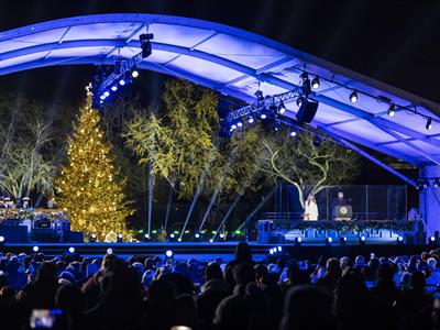 Donald Trump celebra encendido del árbol de Navidad en Casa Blanca