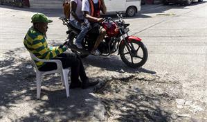 Vecinos de Guaricano reclaman reparación de calles tras más de 20 años sin asfalto