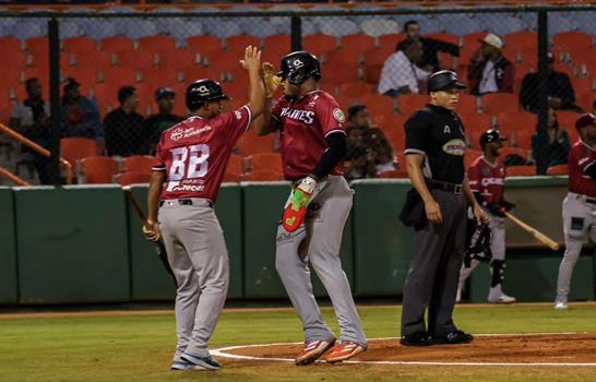 Video| Los Gigantes del Cibao vienen de atrás para romper la racha de triunfos de los Toros
