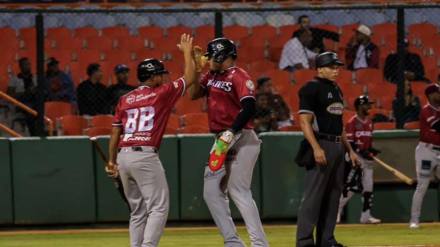 Video| Los Gigantes del Cibao vienen de atrás para romper la racha de triunfos de los Toros