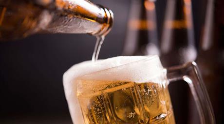 &iquest;Por qu&eacute; la misma cerveza cuesta 200 en un colmado y 240 en otro? Esto dice la Cervecer&iacute;a