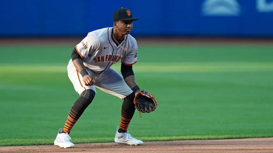 Marco Luciano, una vez joya de Gigantes, dejado libre y reclamado por Piratas