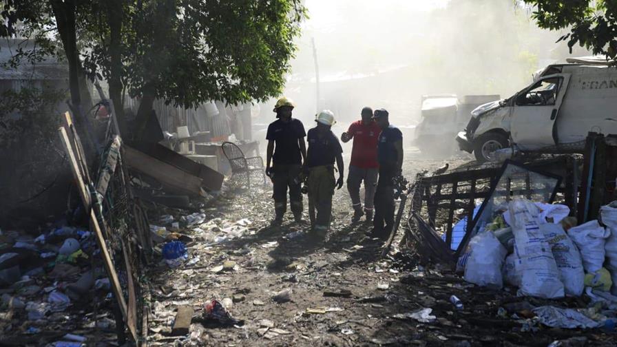 Niños habrían provocado incendio en SDE; autoridades continúan sofocando las llamas