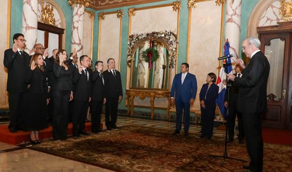 Abinader juramenta a nuevos jueces del Tribunal Superior Electoral