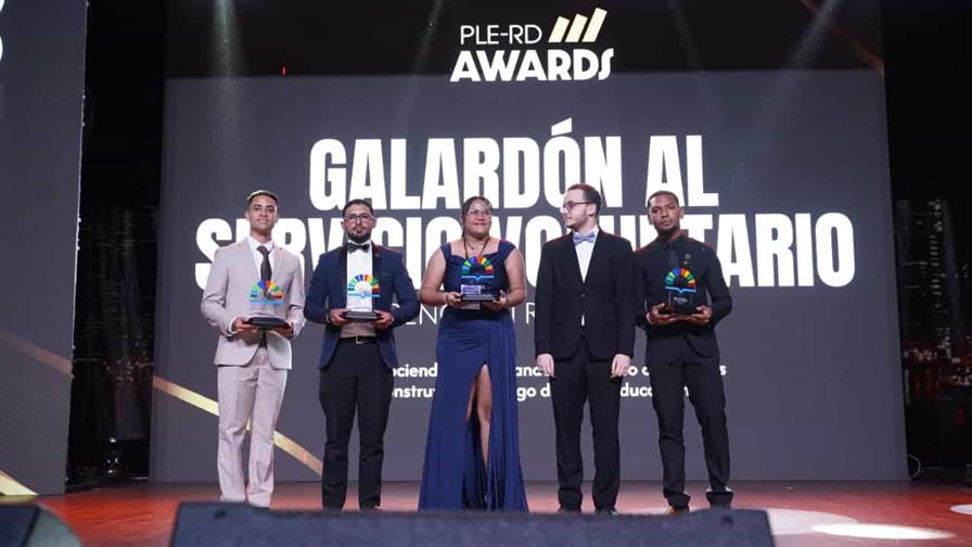 Minerd reconoce a estudiantes sobresalientes en Modelo de Naciones Unidas