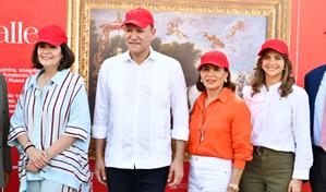 Santiago inaugura exposición "El Prado en las calles"