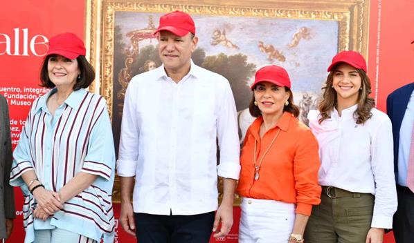 Santiago inaugura exposición "El Prado en las calles"