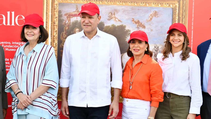 Santiago inaugura exposición "El Prado en las calles" Santiago inaugura exposición "El Prado en las calles"