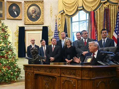 Trump  aprueba la fabricación de autos pequeños en EE. UU.