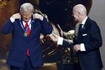 Trump recibe el primer Premio de la Paz de la FIFA por "acciones extraordinarias" Trump recibe el primer Premio de la Paz de la FIFA por "acciones extraordinarias"