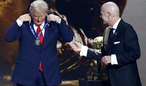 Trump recibe el primer Premio de la Paz de la FIFA por "acciones extraordinarias"