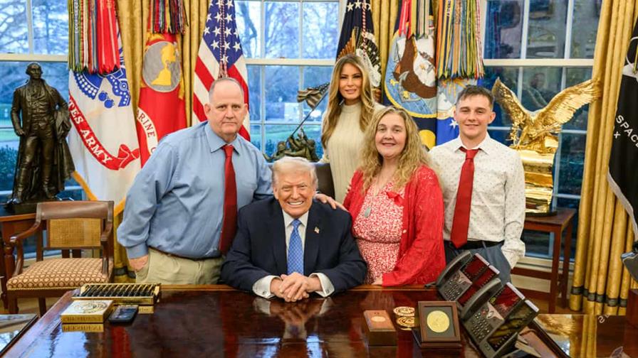 Trump se reunió con familia de soldado herido en ataque cerca de la Casa Blanca