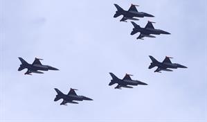 Milei presenta los aviones F-16 y asegura que los argentinos estarán más seguros