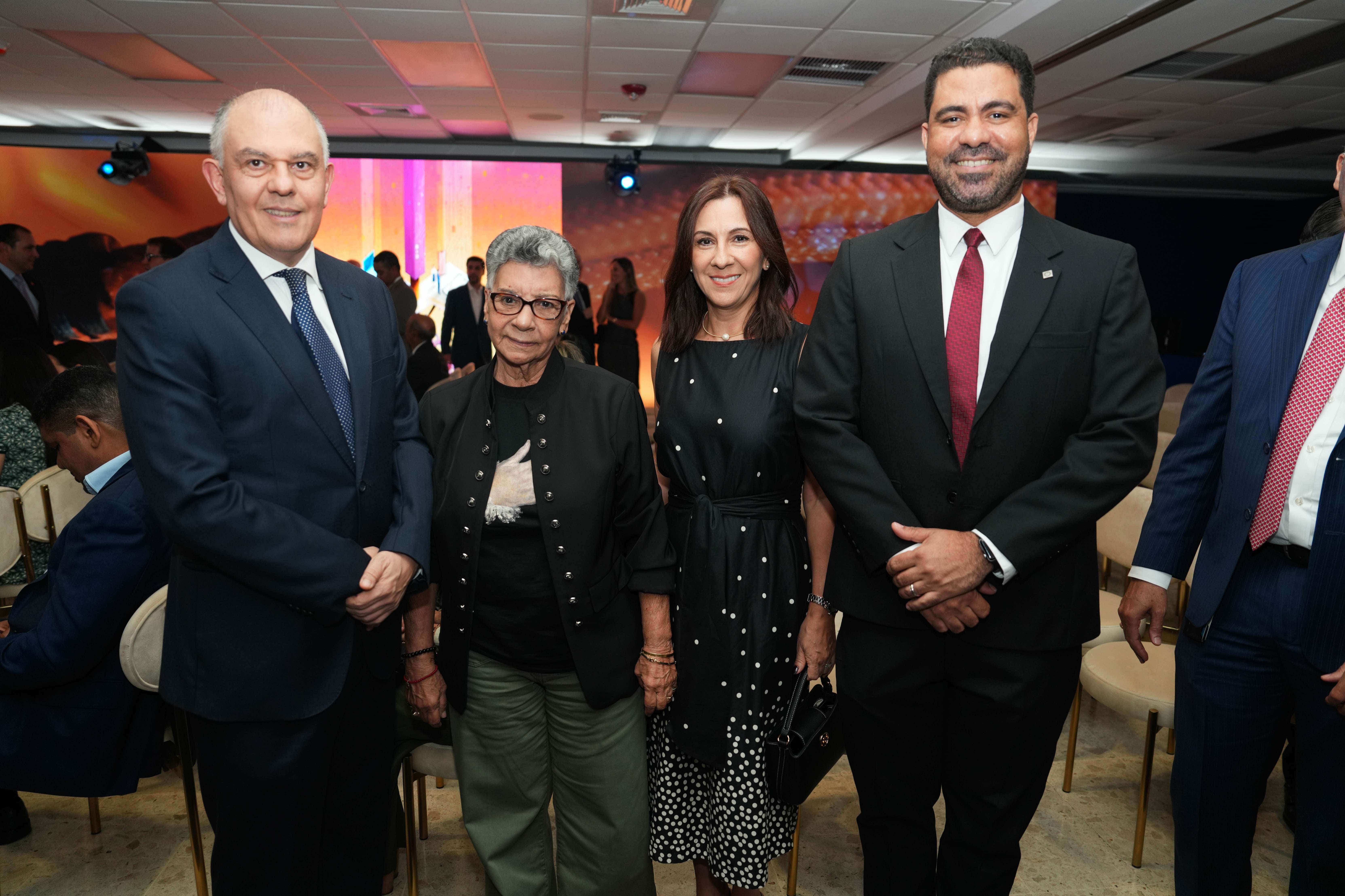 Guillermo Cote, María Johnson, Nathalie Salazar y Joham Martínez.