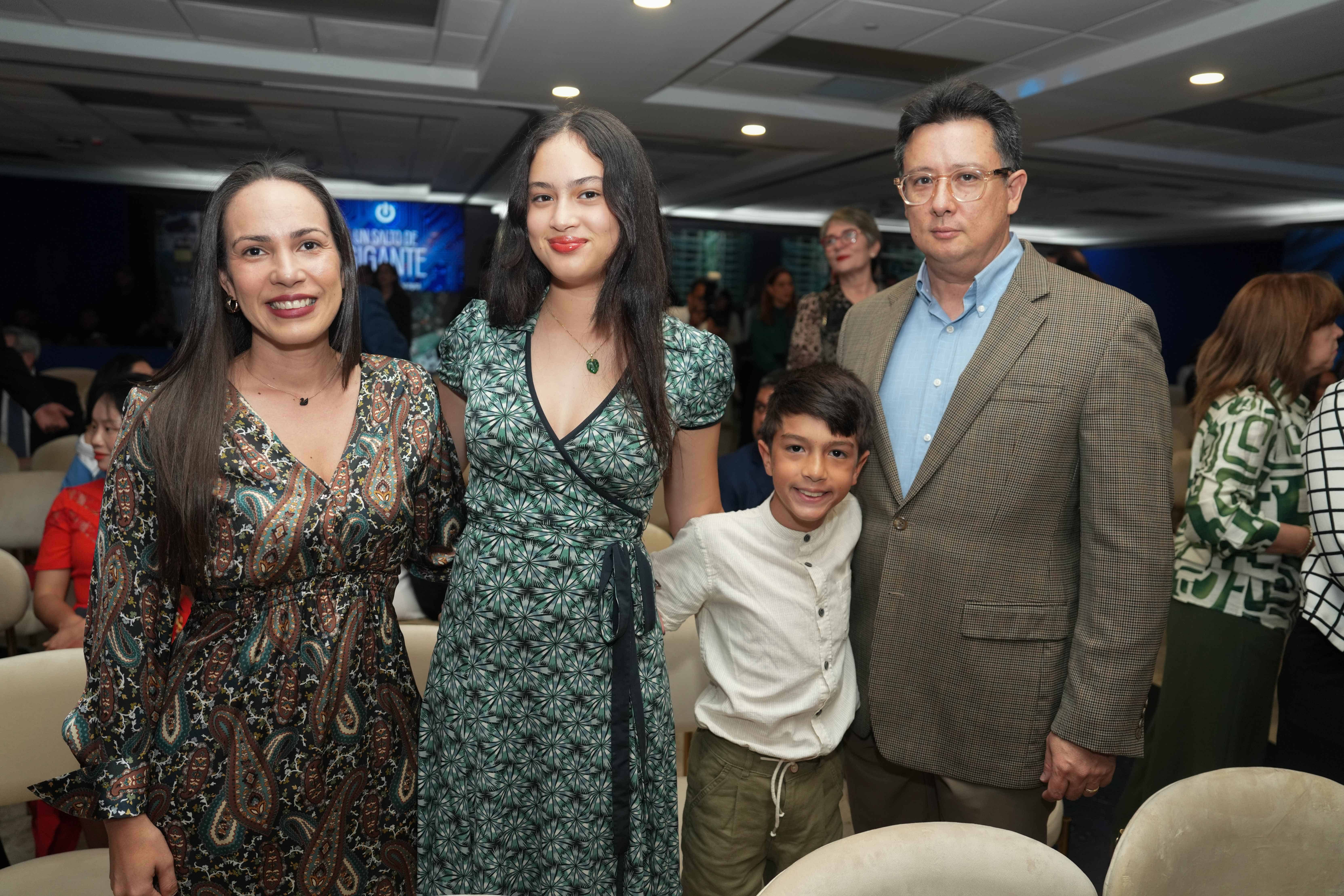 Lucía Valdez, Ana Rosario Sanz, Jean-Pierre Canaán y Amin Canaán.