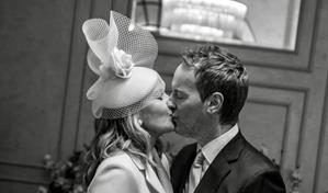 Kim Cattrall, estrella de Sex and the City, se casa con el productor Russell Thomas