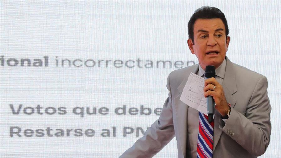 Nasralla denuncia errores graves en más de 5,000 actas y solicita revisión minuciosa