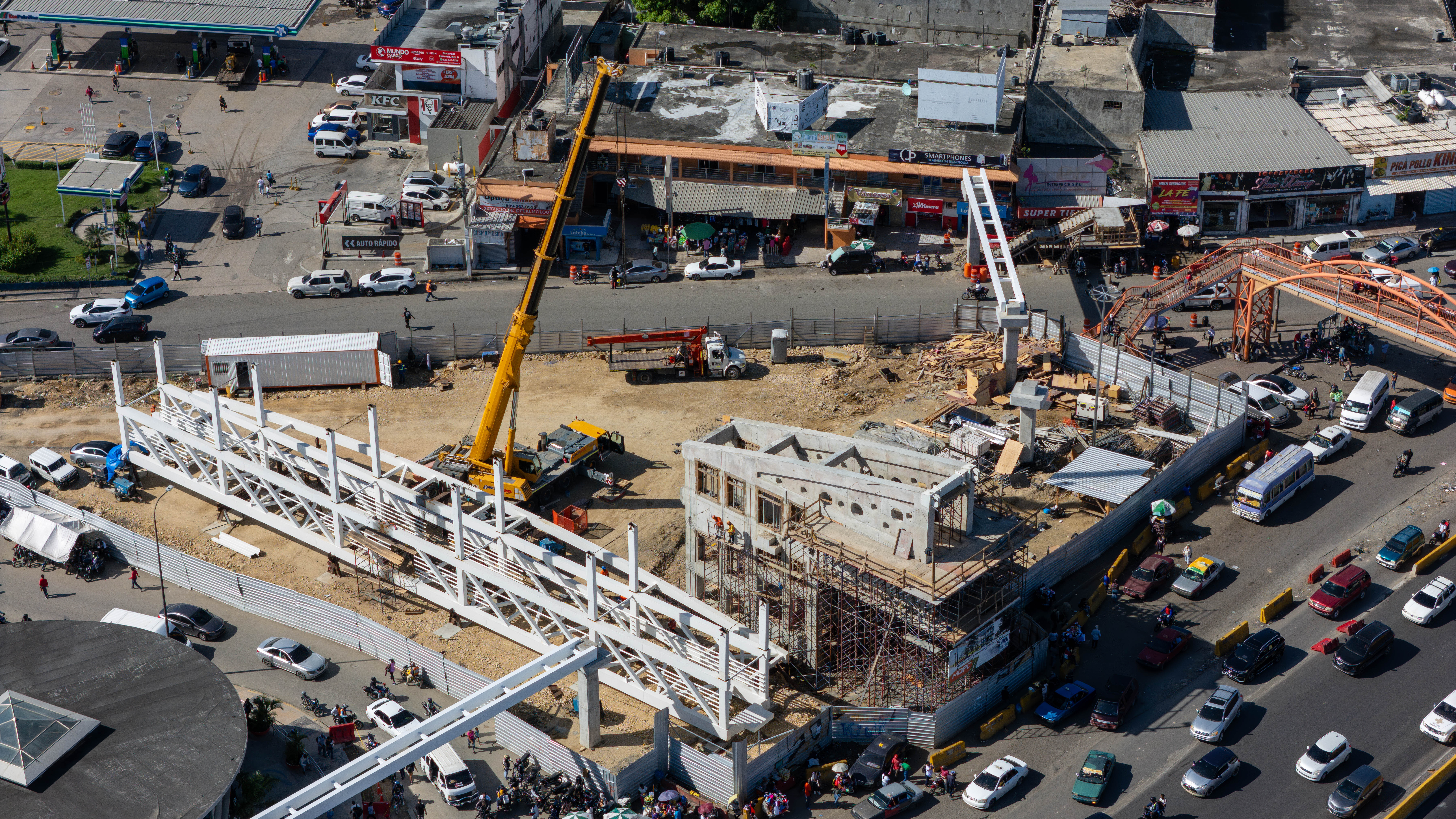 Otra imagen de la estructura metálica del puente.