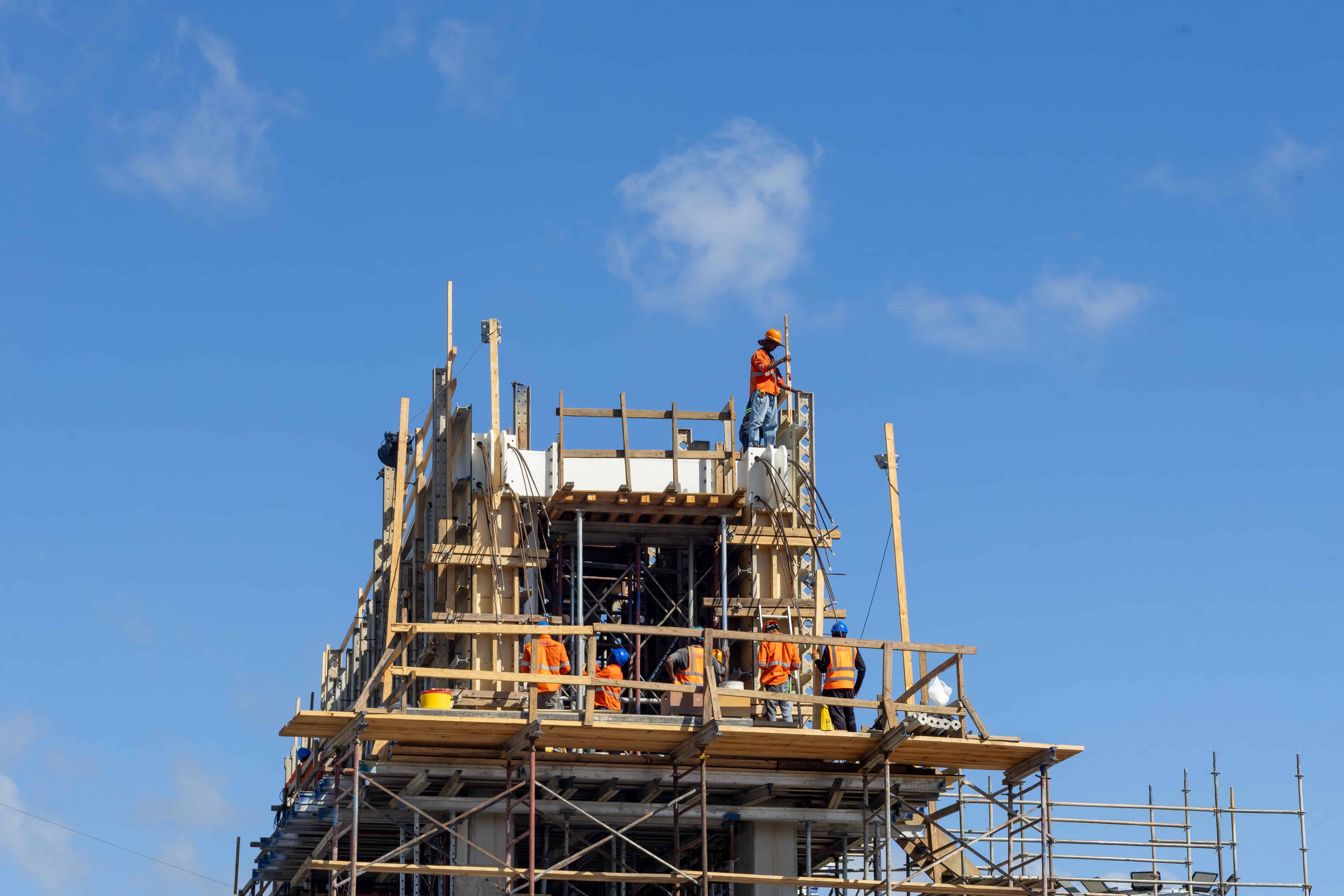 Una de las estructuras que sostendrán el puente.