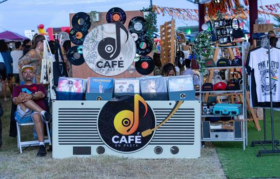 Riccie Oriach encabezó la cartelera musical de la nueva edición de 809 Mercado Riccie Oriach encabezó la cartelera musical de la nueva edición de 809 Mercado