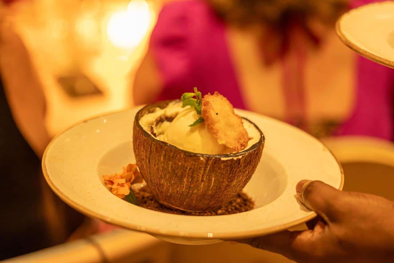 Arte del Dulce: coco en texturas, crema mascarpone y cacao dominicano.<br>