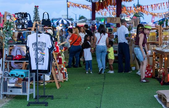 Riccie Oriach encabezó la cartelera musical de la nueva edición de 809 Mercado Riccie Oriach encabezó la cartelera musical de la nueva edición de 809 Mercado