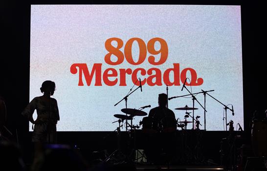 Riccie Oriach encabezó la cartelera musical de la nueva edición de 809 Mercado Riccie Oriach encabezó la cartelera musical de la nueva edición de 809 Mercado