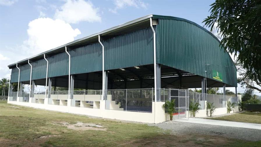 Presidente Abinader y ministro Kelvin Cruz inauguran techado multiuso en Campamento Militar