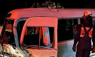 Un fallecido y nueve heridos en accidente entre autom&oacute;vil y guagua en la carretera Hato Mayor– SPM