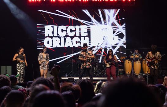 Riccie Oriach encabezó la cartelera musical de la nueva edición de 809 Mercado Riccie Oriach encabezó la cartelera musical de la nueva edición de 809 Mercado