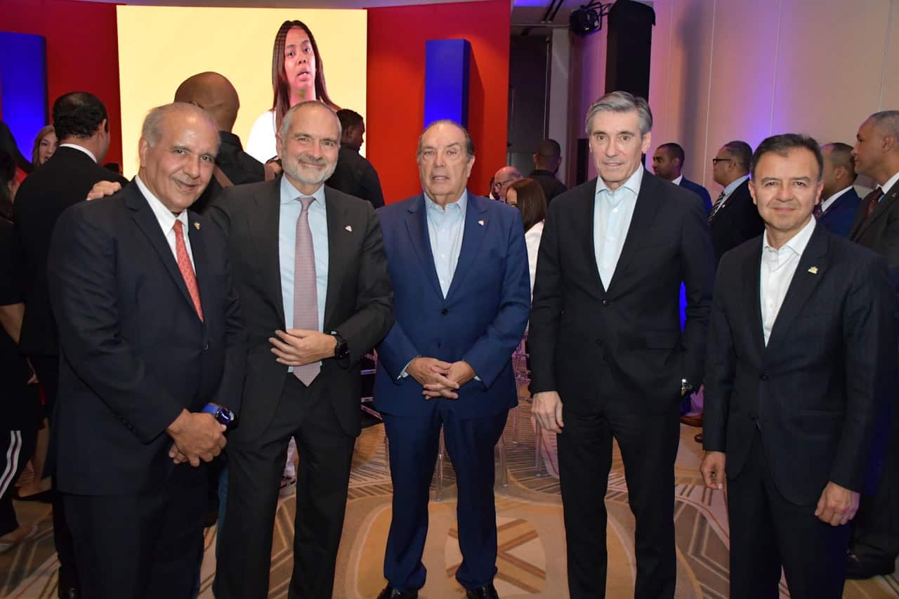 Juan Francisco Terrero, Sonia Reyes, Mercedes Canalda de Beras-Goico, Eva Carvajal de Toribio y Fernando E. Pérez Victorino.